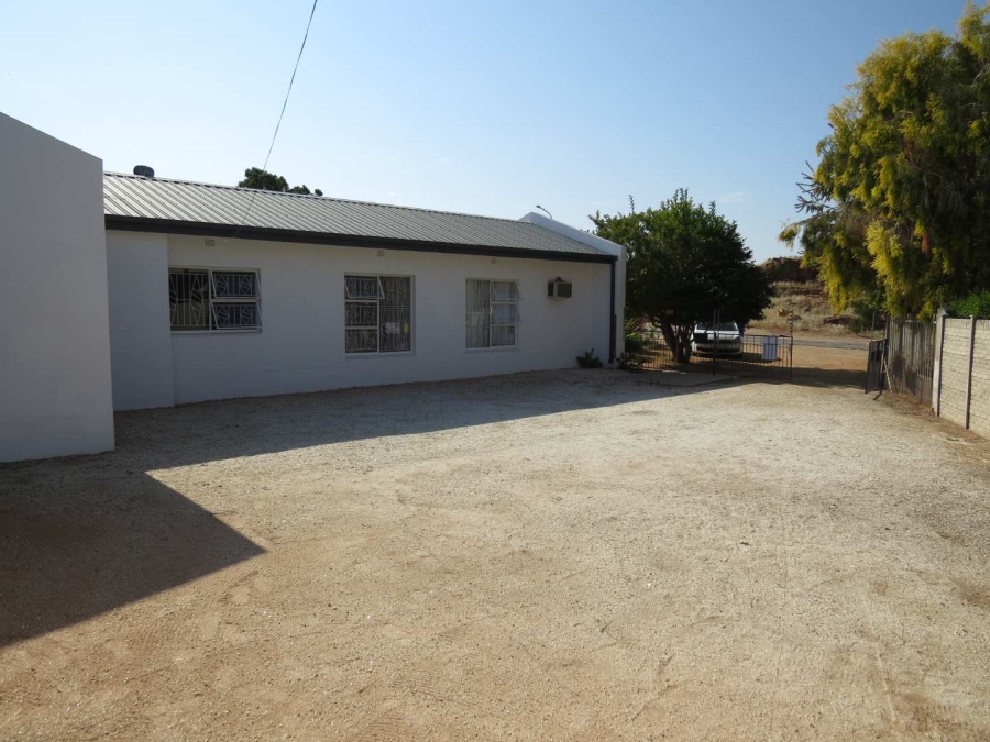 4 Bedroom Property for Sale in Kakamas Northern Cape